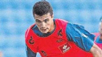 <b>CODICIADO. </b>El Liverpool ya ha contactado con el Tenerife para hablar de Iriome. Pero el padre del jugador lo prefiere aquí.
