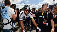 Sagan tumbó de un codazo a Cavendish y ganó Démare