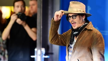 Imagen de Johnny Depp posando en el Festival de Berlín 2020.
