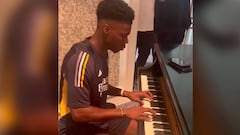 Tchouameni tocando el piano