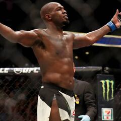 Jon Jones reta a Brock Lesnar para romper récords en la UFC