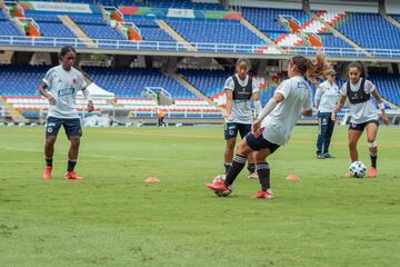 La Selección Colombia Femenina realizó su entrenamiento en el Pascual Guerrero antes del partido amistoso ante Chile, que se jugará el sábado en Cali.