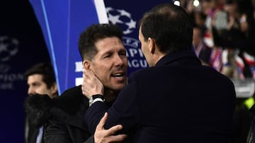 Simeone y Allegri se saludan antes del partido.