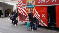 El autobús del Almería sale de Marbella.