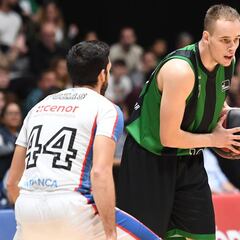 El juego coral del Joventut supera a un deslabazado Obradoiro