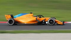 Fernando Alonso con el McLaren en Barcelona. 