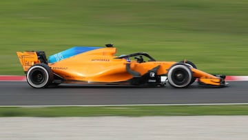 Fernando Alonso con el McLaren en Barcelona.