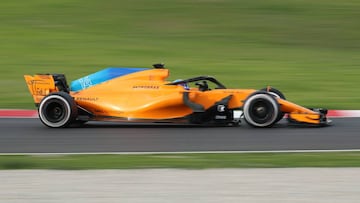 Fernando Alonso con el McLaren en Barcelona. 