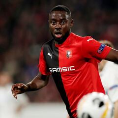 Léa Siliki, el elegido para reforzar el centro del campo