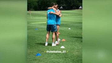 El gran tiro con efecto de Díaz en el entrenamiento de Racing