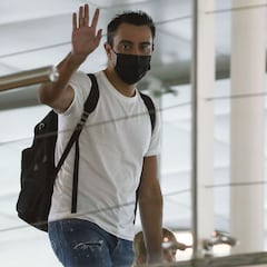 Xavi, a su llegada a Barcelona: "No sé nada, estoy de vacaciones"