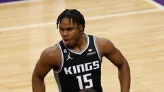 Sacramento Kings guard Davion Mitchell (top) reacts after dunking for two points as Golden State Warriors guard Stephen Curry (R) looks away in the first quarter of game two of the NBA Western Conference first round at Golden 1 Center in Sacramento, California, USA, 17 April 2023.