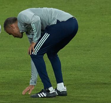 Rubiales le pega un manguerazo a Luis Enrique y Busquets