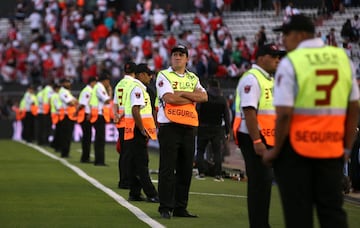 La CONMEBOL decidió aplazar un día la final después del apedreamiento del bus de Boca por parte de los hinchas de River.