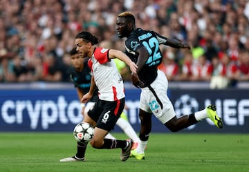 Soccer Football - Champions League - Feyenoord v Bayer Leverkusen - Feyenoord Stadium, Rotterdam, Netherlands - September 19, 2024 Feyenoord's Ramiz Zerrouki in action with Bayer Leverkusen's Victor Boniface REUTERS/Yves Herman