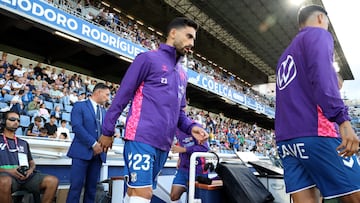 Juande, del Tenerife, saliendo al terreno de juego del Heliodoro.