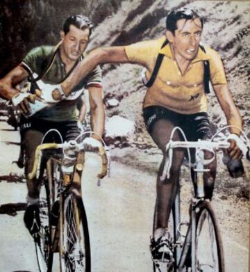 En la época de Bartali y Coppi, Italia se paralizaba cuando llegaba el Giro. El país transalpino se dividía en dos bandos. Ambos mantuvieron una tremenda rivalidad, pero en la parte final de la carrera de Bartali comenzó una amistad que ya no se rompería. la mítica imagen del 'bidón pacífico'en el Tour de Francia de 1949, es quizás la instantánea más famosa de la historia del ciclismo.