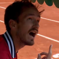 Medvedev, tras su berrinche ante Monfils: “Trabajo para volverme menos loco en la pista”