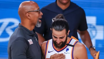 Ricky Rubio, con su entrenador Monty Williams.