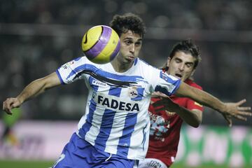 Tras su paso por el Castilla fichó por el Deportivo de la Coruña. Estuvo únicamente una temporada antes de irse a Liverpool (2006/07) en la que disputó 21 partidos, 20 de Ligo y 1 de Copa del Rey. 