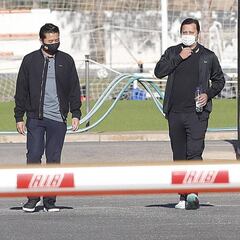 Joey Lim coge la 'katana'