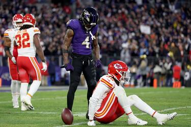 Dos errores de novato derrumban el gran partido de Zay Flowers
