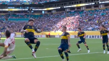 Palacios brillaba ante el Benfica, pero ocurrió esto: desafortunada jugada del chileno