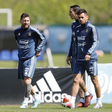 Lionel Messi, Lautaro Acosta y Di María 