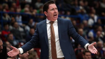 MIL01. MIL&Aacute;N (ITALIA), 05/04/2018.- El entrenador del Panathinaikos, Xavi Pascual, gesticula durante un partido de baloncesto de la Euroliga entre el Armani Exchange Milano y el Panathinaikos que se celebra hoy, jueves 5 de abril de 2018, en Mil&aacute;n (Italia). EFE/MATTEO BAZZI