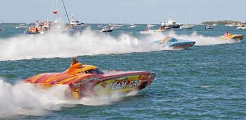 Mike DeFrees y Jeff Harris, del Team CRC, pilotaron uno de los raceboats que compitieron en los Campeonatos del Mundo que se disputaron en Key West (Florida). Esta embarcación fue la vencedora del torneo en la categoría Extreme, logrando realizar diez vueltas al circuito en 27 minutos y 31 segundos. 