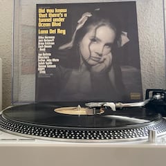 Este tocadiscos con altavoces de Pioneer DJ es ideal para amantes del vinilo