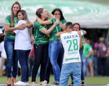 Emotivo homenaje a las víctimas del accidente aéreo de Chapecoense 