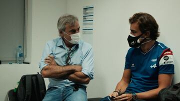 Carlos Sainz y Fernando Alonso durante el rodaje de la serie documental.