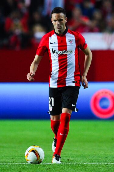 El 13 de junio de 2014 el Athletic Club anunció su fichaje después de abonar el millón de euros en que estaba valorada su cláusula de rescisión. Permaneció en el Athletic hasta 2016.