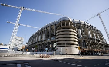 El conjunto blanco sigue dando forma a la remodelación del Santiago Bernabéu. El Estado de Alarma decretado por el Gobierno no ha paralizado las obras.