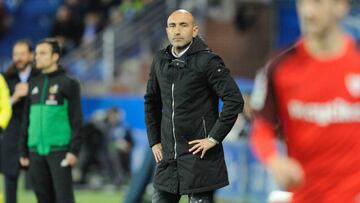 Abelardo, en la banda de un partido de este año.