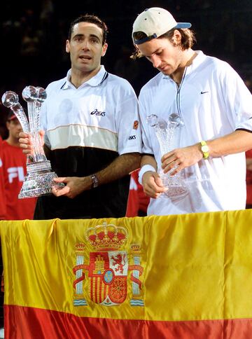 HNV14D:SPORT-TENNIS-WORLD:HANOVER,GERMANY,29NOV98 - Spain's Alex Corretja (L) and his compatriot Carlos Moya pose with a Spanish flag after Corretja won the ATP-Tour world championships final in the northern German city of Hanover November 29. Corretja won the match 3-6 3-6 7-5 6-3 7-5. pem/Photo by Christian Charisius REUTERS