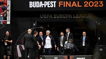 AS Roma's Portuguese coach Jose Mourinho arrives to inspect the pitch on the eve of the UEFA Europa League final football match between Sevilla FC and AS Roma at the Puskas Arena in Budapest, Hungary, on May 30, 2013. (Photo by Attila KISBENEDEK / AFP)