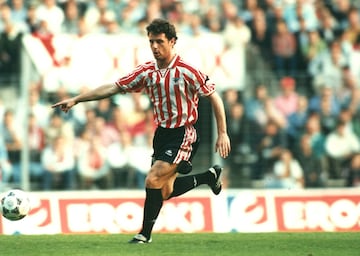 Formado en las categor赤as inferiores del Osasuna, jug車 con el primer equipo entre 1990 y 1993. Milit車 en las filas del Athletic Club desde 1993 hasta 2003.