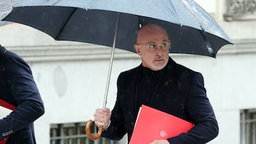 Spain's men football team coach Luis de la Fuente arrives to testify before a judge in the case against former football association chief Luis Rubiales, on November 2, 2023 in Madrid. Rubiales faces sexual assault charges after kissing midfielder Jenni Hermoso on the lips after Spain beat England in the World Cup final on August 20, 2023. (Photo by Pierre-Philippe MARCOU / AFP)