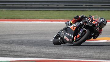 Maverick Viñales con la Aprilia.