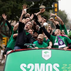 Málaga se echa a la calle para festejar la histórica Copa del Unicaja