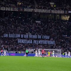 Lyon homenajea a Benzema