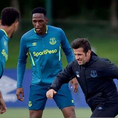 Yerry Mina se quedaría sin técnico en el Everton