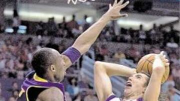 <b>EL SOL QUE BRILLA. </b>Al fin, el brillo de Nash eclipsó a Bryant.