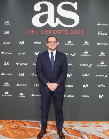 El exfutbolista del Real Madrid, Pedja Mijatovic, posa en el photocall de los Premios AS del Deporte 2023.