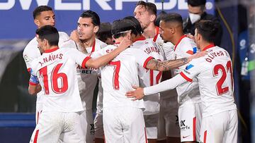 Sevilla's Dutch forward Luuk De Jong (3R) celebrates his goal with teammates during the Spanish league football match between CA Osasuna and Sevilla FC at El Sadar stadium in Pamplona on February 22, 2021. (Photo by ANDER GILLENEA / AFP)