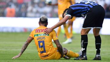 Preocupación en La Roja: Vargas salió lesionado en México