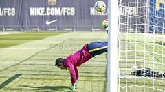 Las felicitaciones de Higuita a Bravo por emular el 'escorpión'