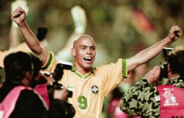 Brasil vuelve a ser campeón, en Bolivia, gracias a las grandes actuaciones de Ronaldo.